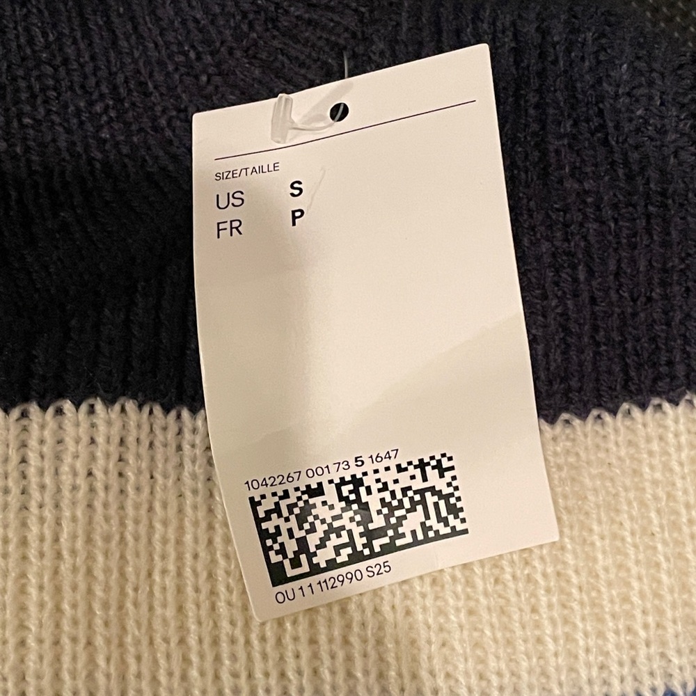 Sweaters - Picture 7 of 7